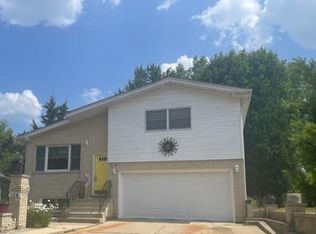 104 Pembroke Rd SW, Poplar Grove, IL 61065