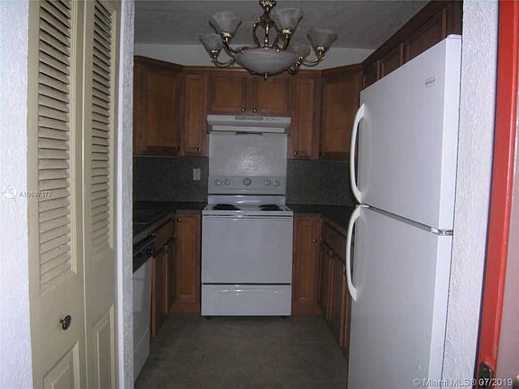 3rd image of 435 NE 121st St APT 402