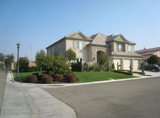 1453 E Glenlake Ln, Fresno, CA