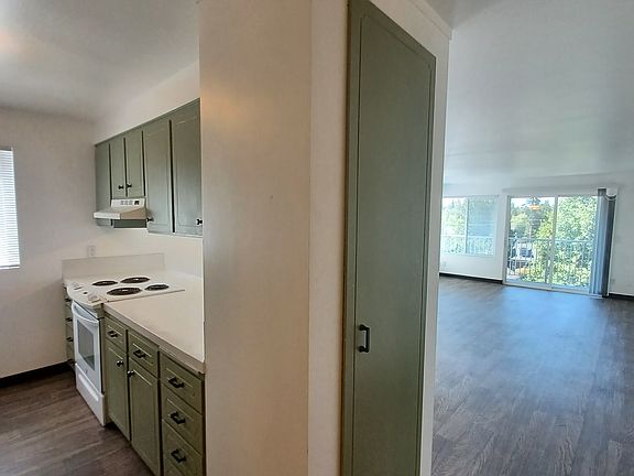 4th image of 9215 Greenwood Ave N #301