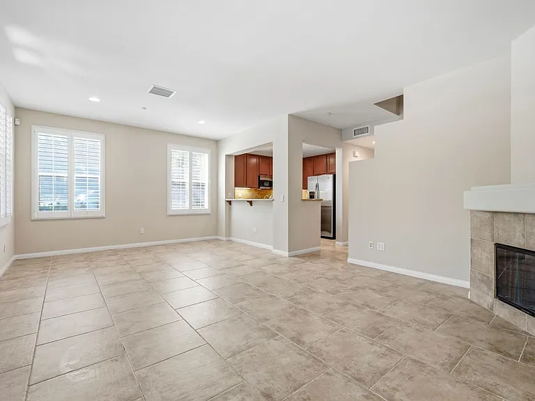 119 Coral Rose — Photo 4