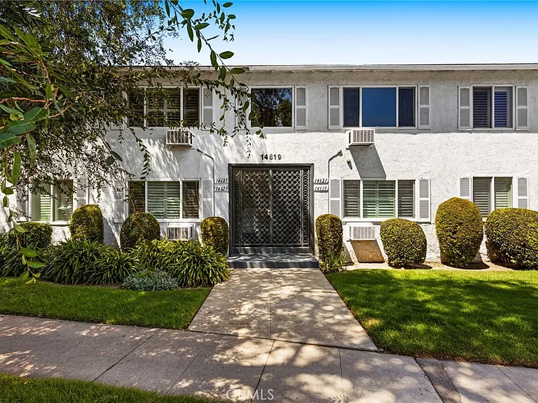 14625 Moorpark St — Photo 2