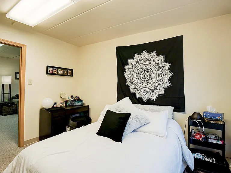 Inez Apartments — Photo 40