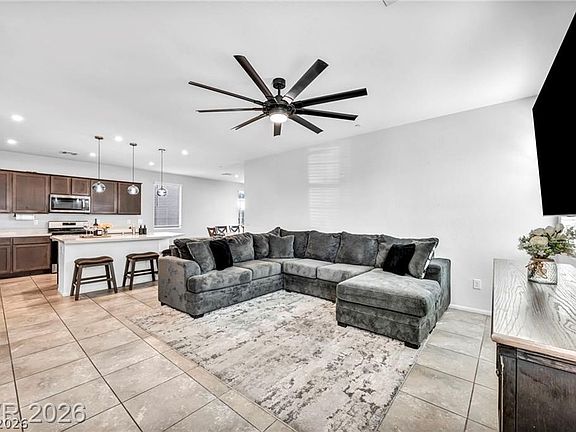 3rd image of 1016 Huckburn Ave