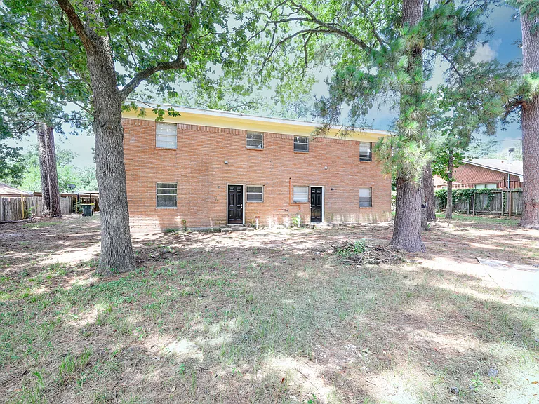 1604 N Roberson St #B — Photo 6