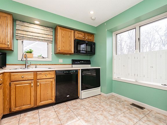 2nd image of 3906 Woodbridge Rd Unit 3906