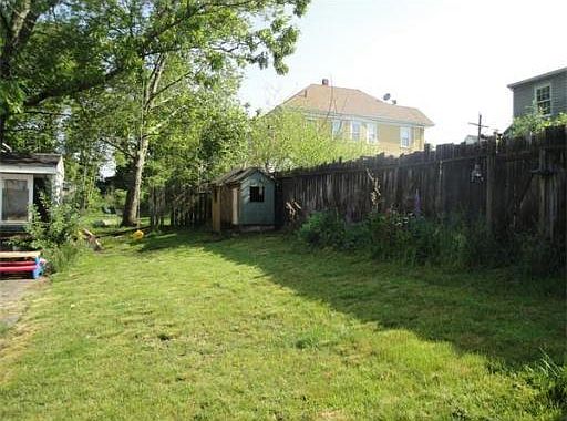 5th image of 36 Maywood St