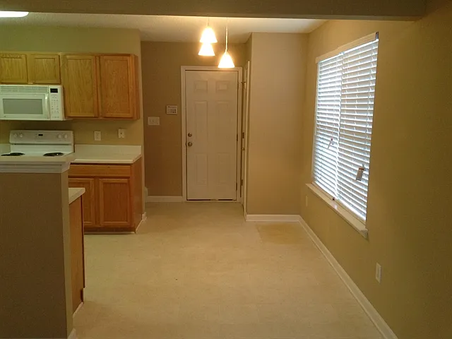 10411 Pickerel Ln — Photo 3