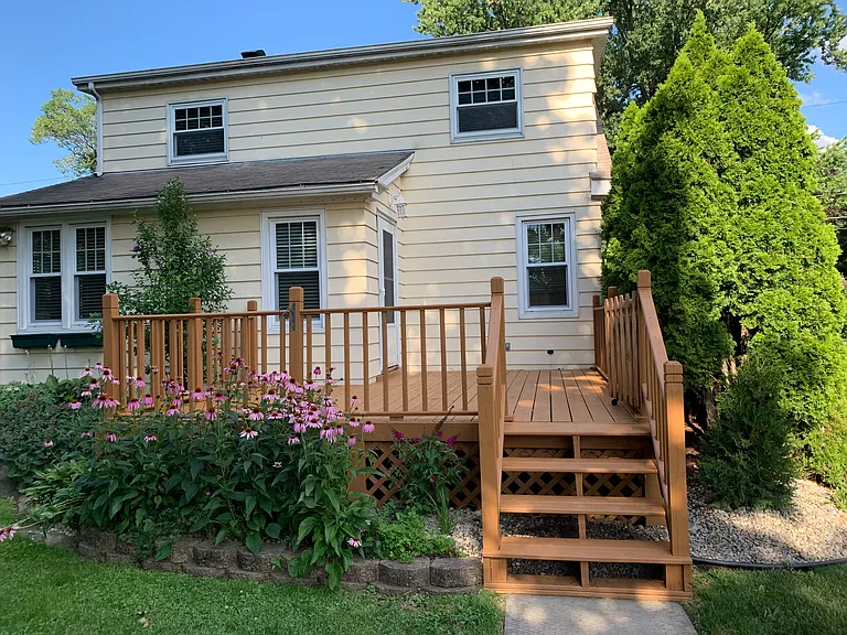 Back deck with privacy