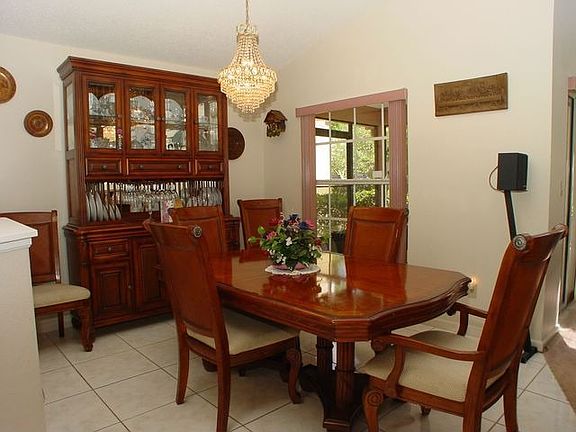 3rd image of 480 Queensbridge Dr