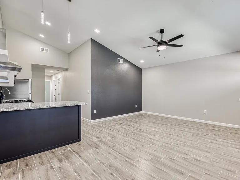 10028 Cross St — Photo 13