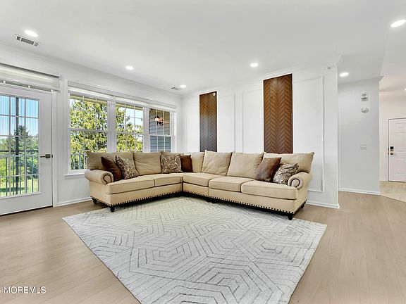 4th image of 110 Shinnecock Drive