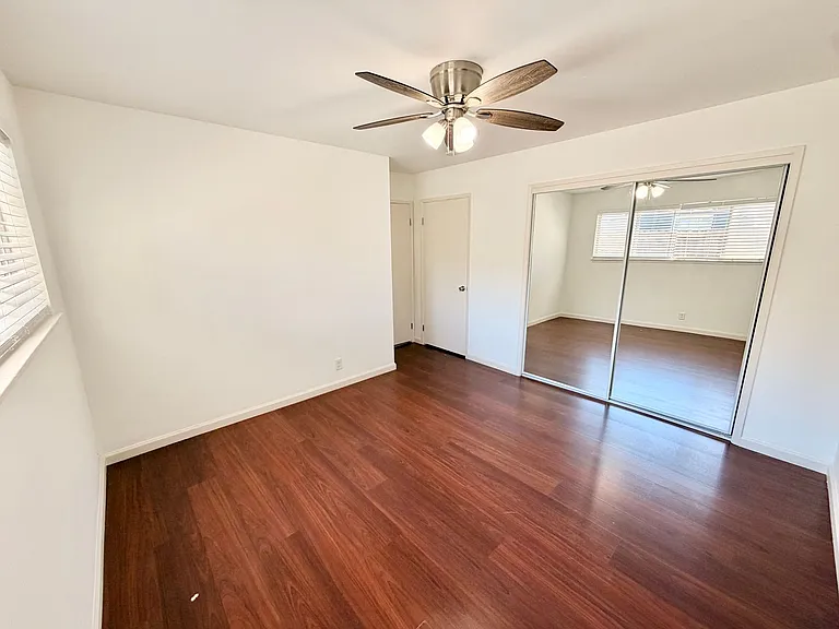 551 Mariposa Avenue — Photo 9