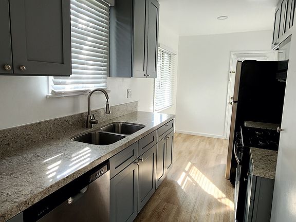 5th image of 2715 W Clark Ave