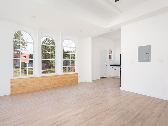 3rd image of 2419 S Presa St #103