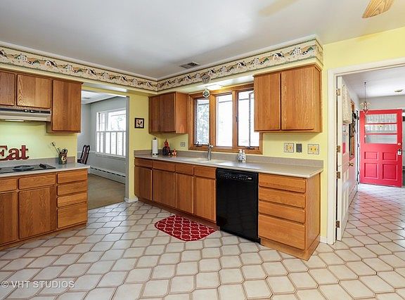 3rd image of 13146 W Waverly St