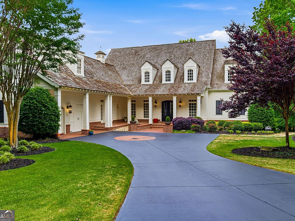 1st image of 114 NE Cove Cir
