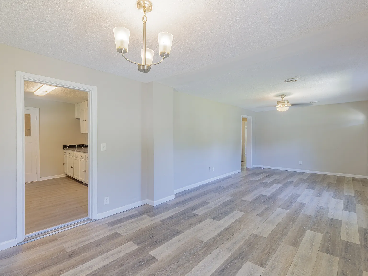 3 bed, 1320 sqft, $1,800 — Photo 4