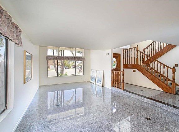 Large Light & Bright Living Room