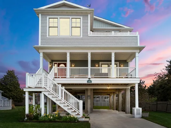 45 Alder St, Fairhaven, MA 02719