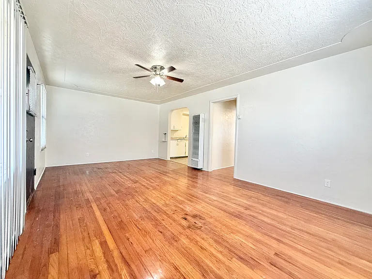 312 S Veach Ave — Photo 2