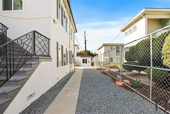 7045 S La Cienega Blvd #3 — Photo 14