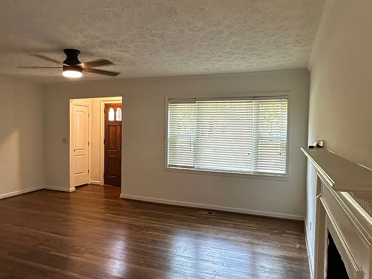1015 Lanier Ave — Photo 4