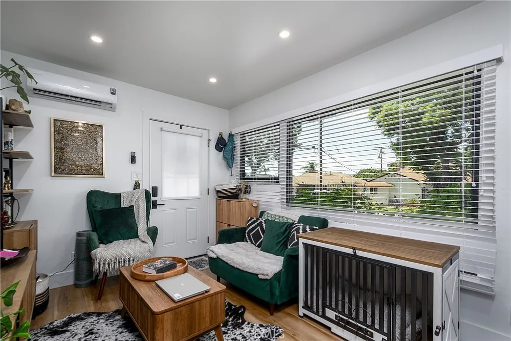 1 bed, 333 sqft, $2,395 — Photo 4