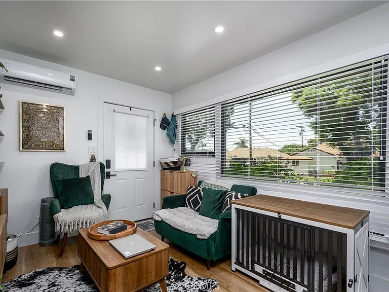 8966A Gunn Ave — Photo 4