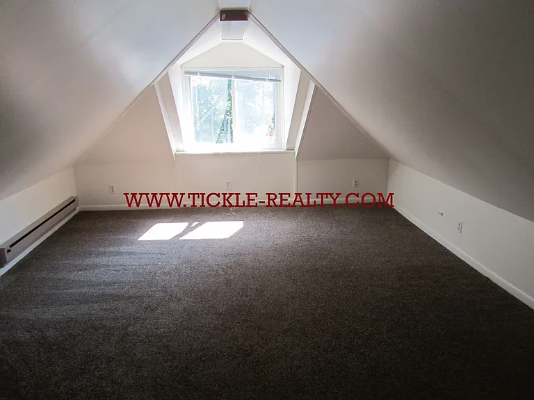 242 Oxford St — Photo 5