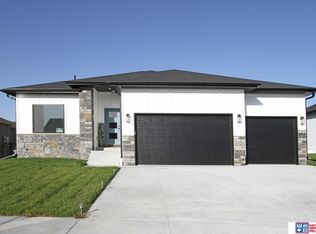 731 Terrace View Dr, Hickman, NE 68372