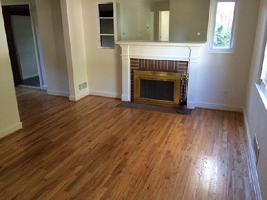 3rd image of 10411 Parkwood Dr