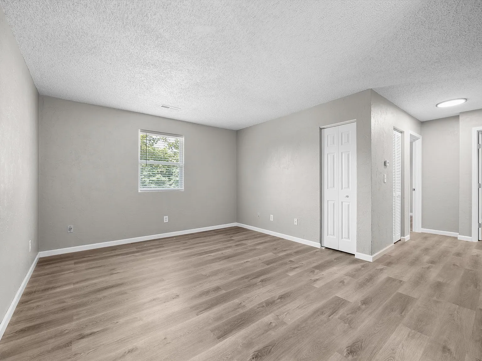 2 bed, $1,300 — Photo 4