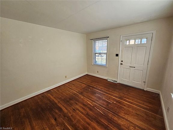 4th image of 901 Grayland St