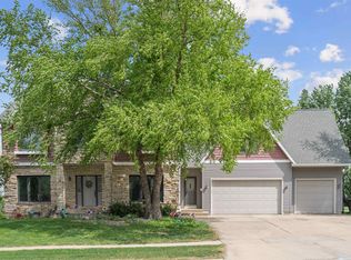 3413 Pheasant Dr, Cedar Falls, IA 50613