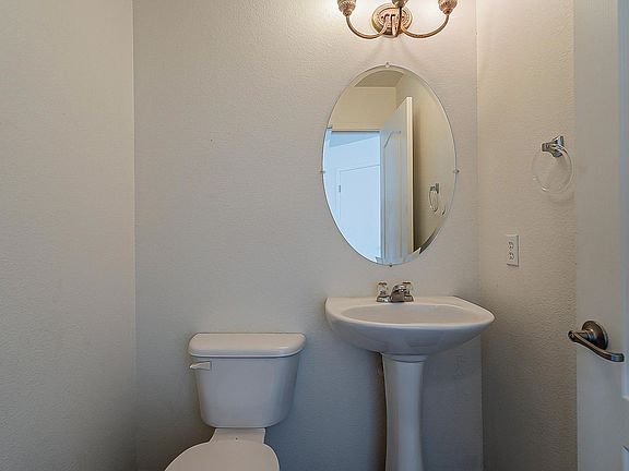 5th image of 1084 E Kelsi Ave