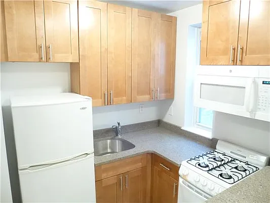 Rented by Siderow Residential Group | media 30