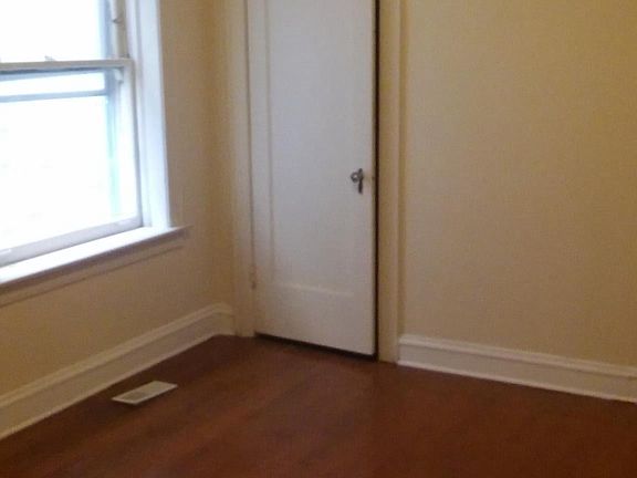 4th image of 8932 S Blackstone Ave #1