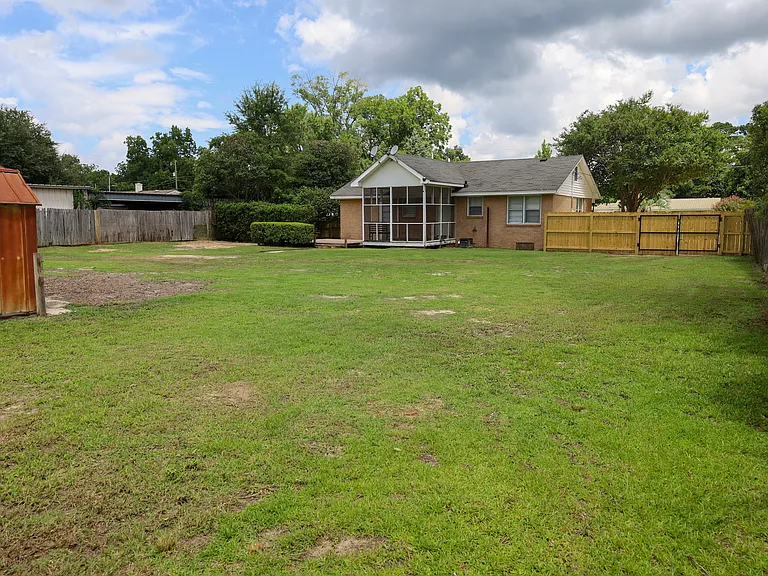 1808 W Higgins St — Photo 15