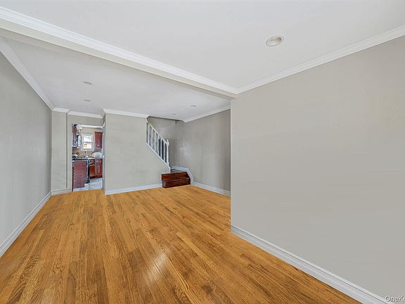 4th image of 15050 Foch Boulevard