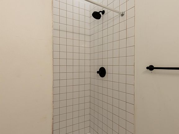 3rd image of 1733 Elm St #1C