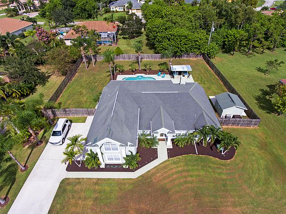 5th image of 158 SW Hawthorne Cir