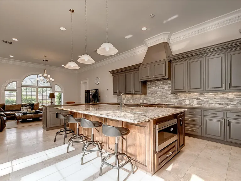 12445 Memorial Dr — Photo 14