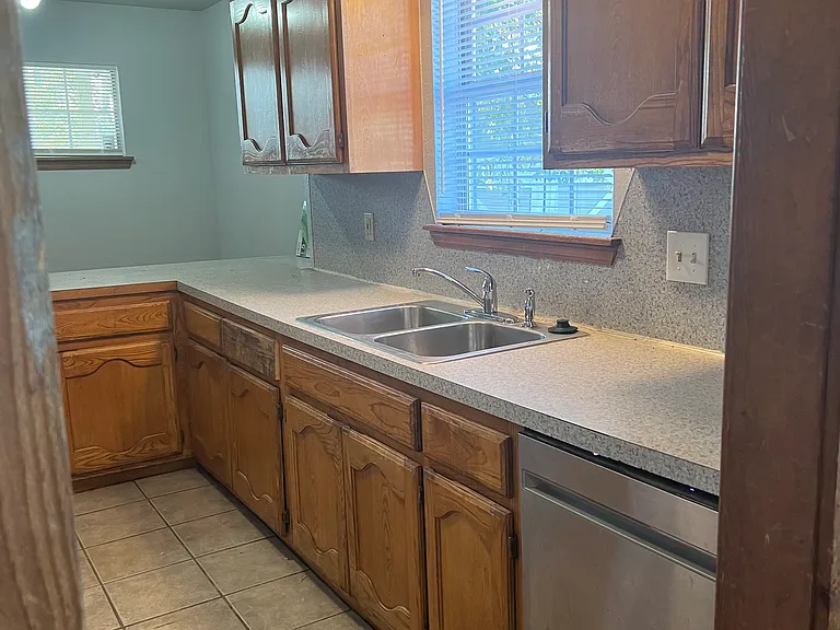 1220 S Quincy Ave — Photo 7