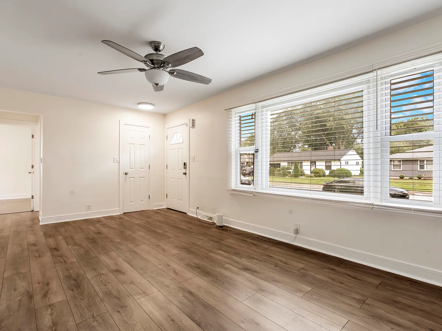 3 bed, 1000 sqft, $2,500 — Photo 4