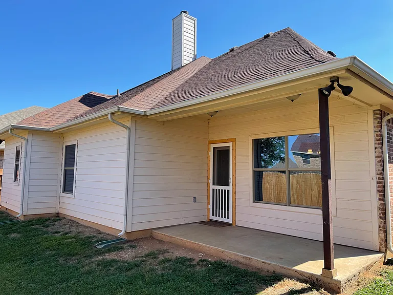 1414 Lauren Ln — Photo 10