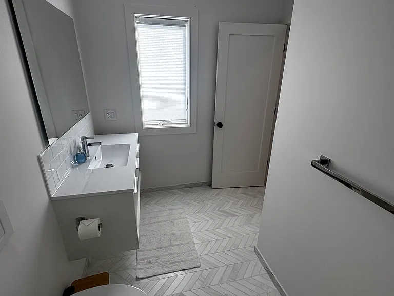 On-suite full bathroom for 3rd bedroom
