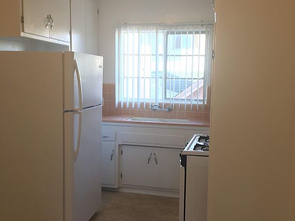 5th image of 924 N Curson Ave #6