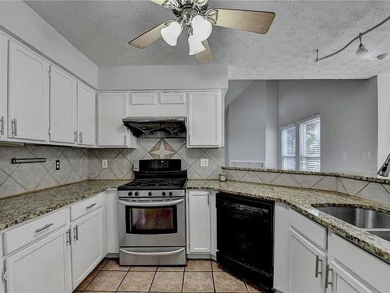 1112 Ashbury Dr — Photo 25