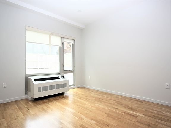 3rd image of 482 Franklin Ave APT 1D